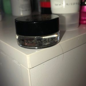 Anastasia dip brow pomade in the color blonde